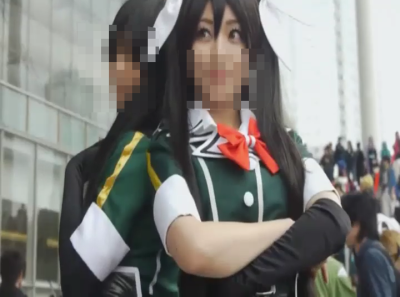 (ノーパン疑惑コスプレ)大胆なスリットのコスプレは中のパンティが見えない!?